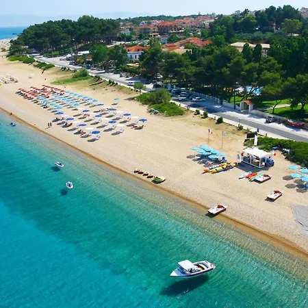 Villa Skala Sleeps 6 *