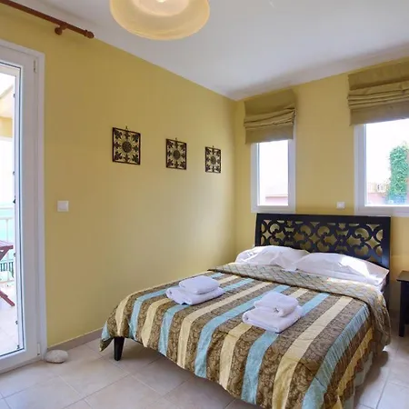 Villa Skala Sleeps 6 *