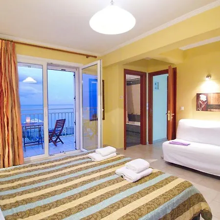 Villa Skala Sleeps 6 *
